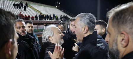 Λεβαδειακός - ΟΦΗ: Το τετ-α-τετ του Κομπότη με τους ανθρώπους του ΟΦΗ και η ένταση (video)