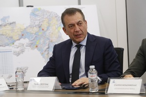 Βρούτσης: «Ξεκινάει η ανοικοδόμηση του κλειστού της Σύρου»