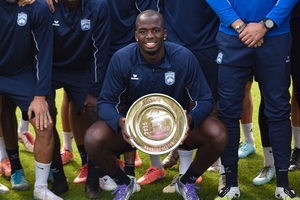 Κηφισιά: Ο Τεττέη παρέλαβε το βραβείο της FIFPRO για τη στάση του απέναντι στον ρατσισμό