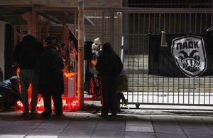 ΠΑΟΚ: Λουλούδια, κεριά και κασκόλ στο γήπεδο της Τούμπας (photos)