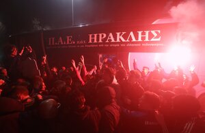 Ηρακλής: Πανικός στην επιστροφή του «Γηραιού» στη Θεσσαλονίκη, έγινε η νύχτα… μέρα! (video)