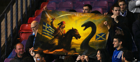 Σκωτία - Ελλάδα: Τρομερό πανό με επαναστάτη και το τέρας του Λοχ Νες!