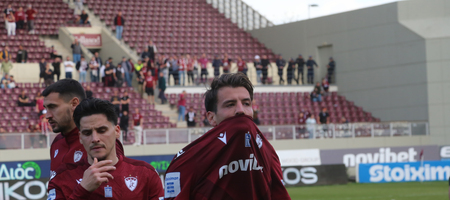 «Βράζουν» οι φίλοι της ΑΕΛ -Αποδοκιμάστηκαν παίκτες και Νταβέλης!