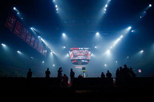 «Ντύνει» στα κόκκινα το ΣΕΦ ο Ολυμπιακός