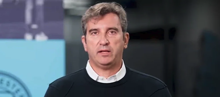 Σάλος με βίντεο του CEO της Μάντσεστερ Σίτι: Δεν ανοιγοκλείνει τα μάτια για 3,5 λεπτά – Υποψίες για AI!
