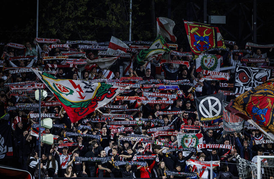 Ράγιο Βαγιεκάνο: Κοσμοσυρροή για ένα εισιτήριο του αγώνα με την ΑΕΚ (video)