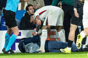 Τσέλσι: Ο Νέτο έσπρωξε ball boy της Παρί και του έδωσε την φανέλα του μετά το ματς! (vid)