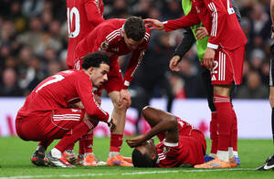 Λίβερπουλ: Σκόραρε και αποχώρησε υποβασταζόμενος ο Ίσακ