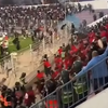 Σκηνές χάους σε αγώνα στο Μαρόκο: Το γήπεδο μετετράπη σε... πεδίο μάχης! (video)