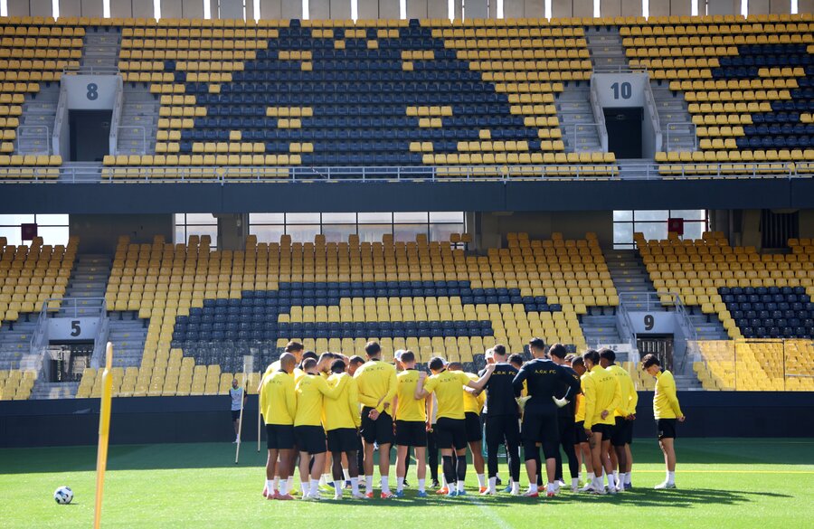 ΑΕΚ: Πανικός στην πρόβα τζενεράλε ενόψει ΠΑΟΚ από χιλιάδες οπαδούς της! (pics)