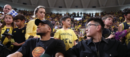 «Ρε Γιάννη, ρε Γιάννη, ρε Γιάννη, άντε τελείωνε με το NBA φτάνει»: Το απίθανο σύνθημα των οπαδών του Άρη για τον Αντετοκούνμπο! (video)