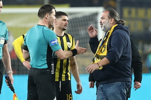 ΑΕΚ: «Έγιναν 21 σοβαρά λάθη εις βάρος στο ντέρμπι με τον Ολυμπιακό, ύποπτες οι σχέσεις Μάκελι με Κλάτενμπεργκ και Μαρινάκη»