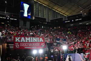 AS: «Χάος στην Αθήνα - Ultras του Ολυμπιακού μπήκαν χωρίς εισιτήριο»