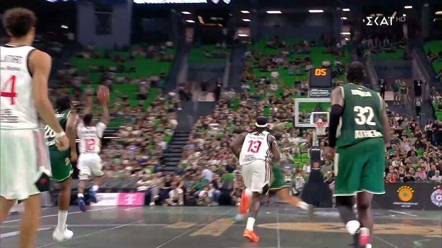 Το φοβερό buzzer του Ουόκερ στη λήξη του ημιχρόνου (video)
