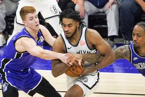 Μπακς: Απέκτησαν τον Καμ Τόμας