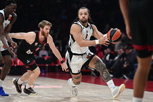 Μακάμπι καλεί Κάρσεν Έντουαρντς, ο Πασκουάλ θέλει Νίμπο