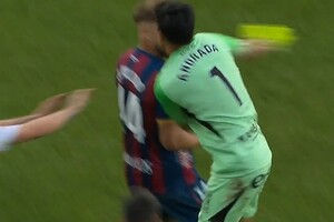 Ισπανία: Γροθιά αλα... Τάισον από τον τερματοφύλακα της Σαραγόσα σε αντίπαλο! (video)