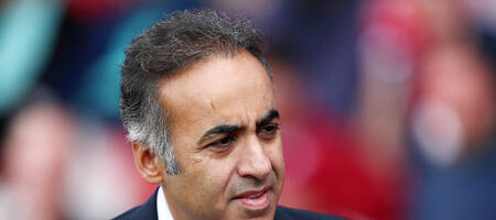 ΣΟΚ: Κουκουλοφόροι μαχαίρωσαν τον τέως ιδιοκτήτη της Νότιγχαμ Φόρεστ μέσα στο σπίτι του!