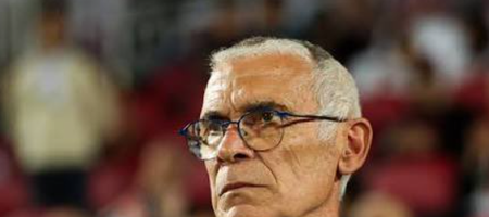 Επέστρεψε στους πάγκους ο Κούπερ στα 70 του!