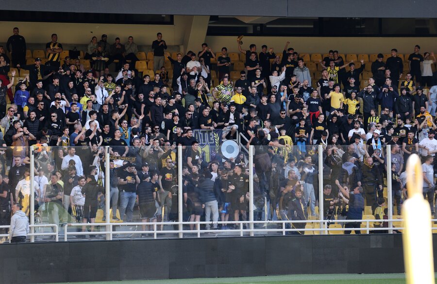 ΑΕΚ: Πανικός στην πρόβα τζενεράλε ενόψει ΠΑΟΚ από χιλιάδες οπαδούς της! (pics)