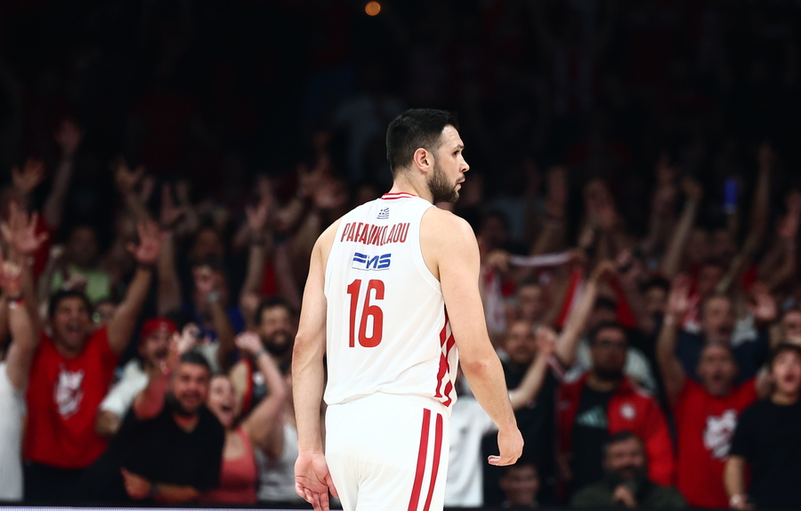 Ολυμπιακός - Παναθηναϊκός: Το απίθανο buzzer-beater του Παπανικολάου από το κέντρο! (video)