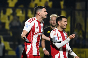 «Βράζει» ο Ολυμπιακός: «Ο διαιτητής έκανε ό,τι μπορούσε για να μη νικήσουμε, ό,τι κι αν κάνουν ΕΠΟ και ΚΕΔ δε θα μας σταματήσουν»