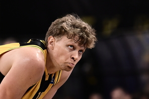 ΑΕΚ: Εκτός με Άρη Betsson ο Κουζμίνσκας, αμφίβολος και για την Μπανταλόνα