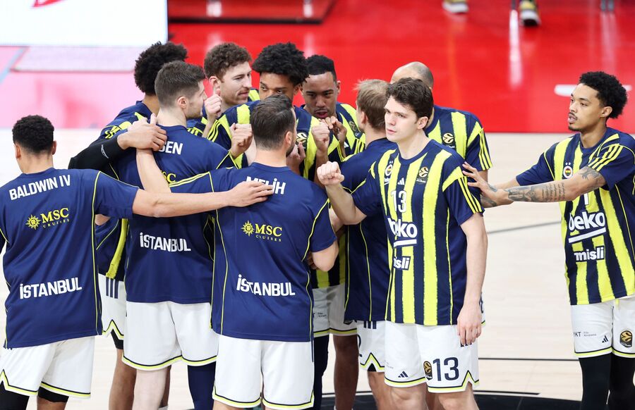 Φενέρμπαχτσε: Τρολάρισμα σε Ολυμπιακό με... αδιάβροχο στη μασκότ