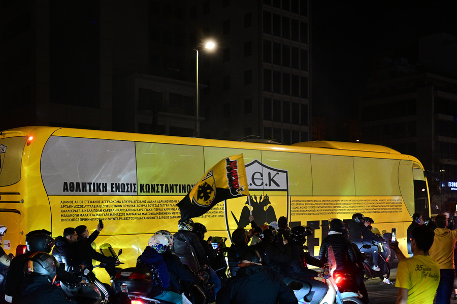 ΑΕΚ: «Κιτρινόμαυρη» παράνοια από Συγγρού έως Νέα Φιλαδέλφεια και αποθέωση για την ομάδα του Νίκολιτς! (pics)