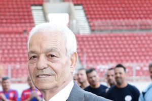Πένθος στον Ολυμπιακό: Πέθανε ο Σωτήρης Γκαβέζος, μέλος της θρυλικής ομάδας που νίκησε τη Σάντος του Πελέ