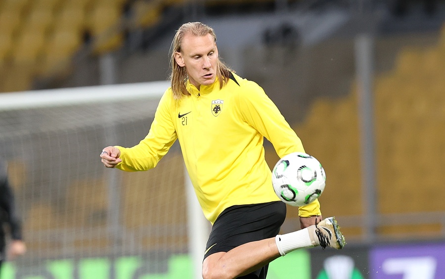 ΑΕΚ: Ανησυχία για Βίντα, έμεινε εκτός από τον αγώνα με τον ΟΦΗ