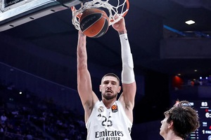 Η Μπασκόνια κοντά στον Άλεξ Λεν
