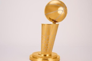 Το τρόπαιο του «Larry O’Brien» στα παρκέ των τελικών του ΝΒΑ