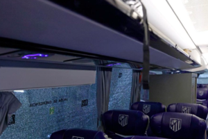 Ατλέτικο: Οπαδοί των «μπλαουγκράνα» έσπασαν τα τζάμια του λεωφορείου των «ροχιμπλάνκος»! (pic)