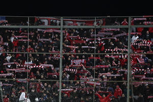 Ολυμπιακός: Σύνθημα υπέρ Μπαρτζώκα από τους οπαδούς στην Τρίπολη (video)