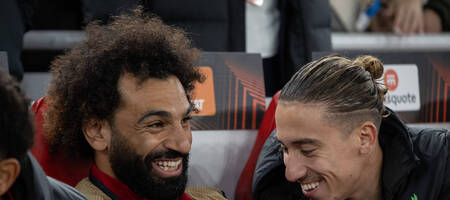 Mirror: «Η απουσία του Τσιμίκα δυσκολεύει την επιστροφή του Σαλάχ στο Άνφιλντ»