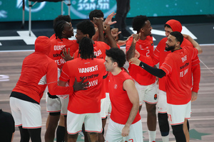 Γιανάι για το επεισόδιο στο T-Center με οπαδό: «Κάνω πιλάτες, οπότε στάθηκα όρθιος»