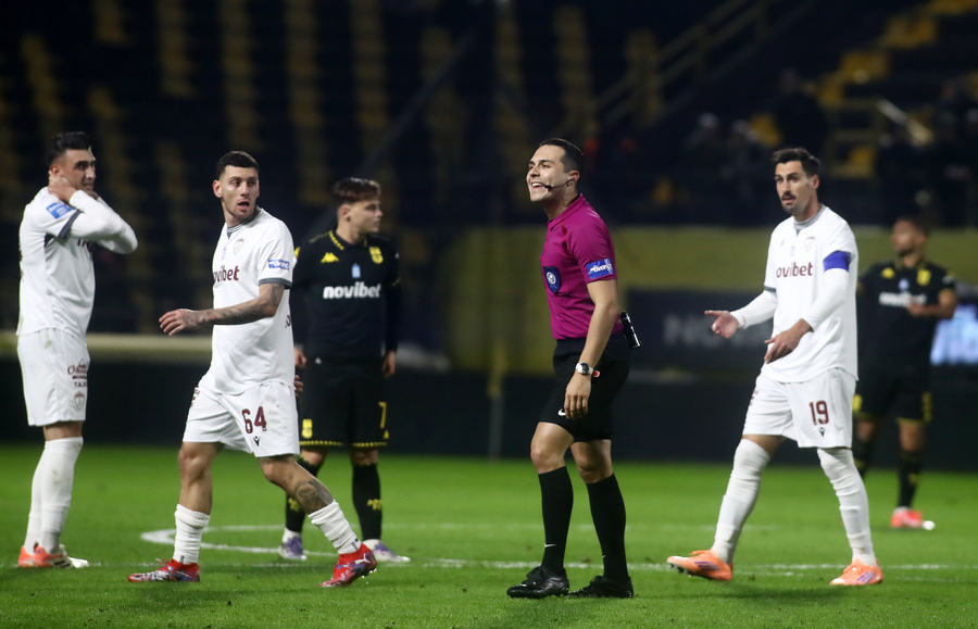 ΑΕΛ Novibet: «Καλούμε τον Λανουά να τοποθετηθεί για τον διαιτητικό όλεθρο που υπέστημεν στον αγώνα με τον Άρη»