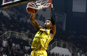 Γιορτή στο "Παλέ" για τον Άρη Betsson, παίζει για τη ζωή του ο Πανιώνιος