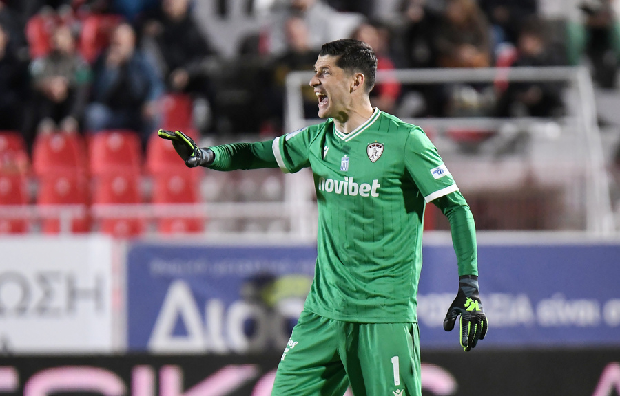 ΑΕΛ Novibet - Ατρόμητος: Ο Μελίσσας δέχθηκε κάρτα στο 1ο λεπτό!