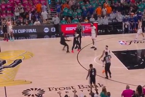 NBA: Ισόβιος αποκλεισμός για οπαδό που εισέβαλε στο παρκέ για selfie με τον Ουεμπανιάμα (video)