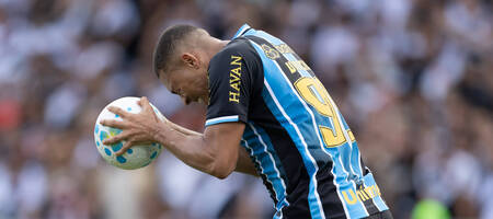 Παίκτης της Γκρέμιο έχασε το ίδιο πέναλτι τρεις φορές! (video)