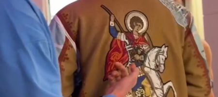 Τάουνς: Φόρεσε ζακετα με τον Άγιο Γεώργιο και δεν ήξερε τι είναι (vid)