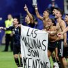 Πανό για τα Νησιά Φώκλαντ από τους παίκτες της Αργεντινής μετά την πρόκριση στον τελικό του Μουντιάλ