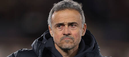 Απίθανο σκηνικό με τον Λουίς Ενρίκε στη συν. Τύπου ενόψει Μονακό: «Ποιανού είναι αυτή η τσάντα; Είναι βόμβα;» (video)