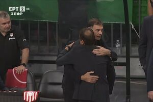 Παναθηναϊκός - Ολυμπιακός: Η αγκαλιά Αταμάν - Μπαρτζώκα (video)