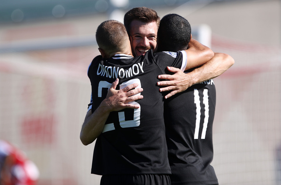 Με την πλάτη στον τοίχο η Καλλιθέα