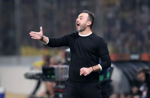 Με τη δύναμη της έδρας