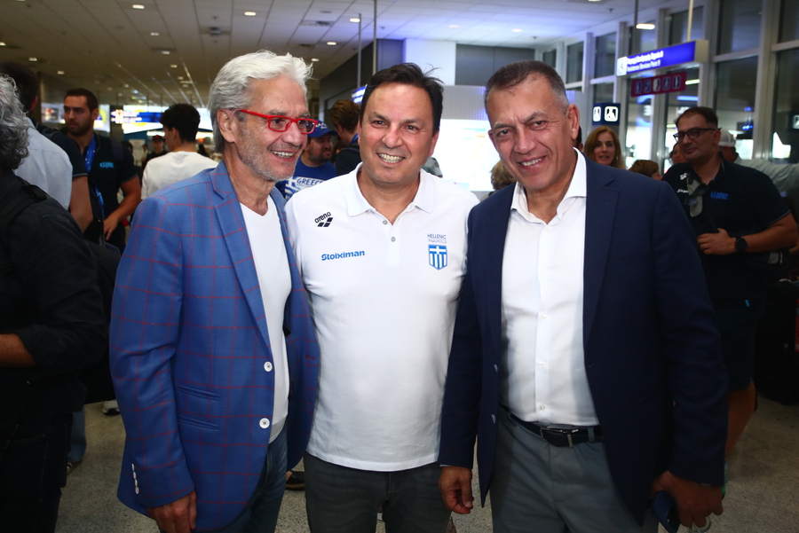 Αποθέωση στο «Ελ. Βενιζέλος» για τους «χρυσούς» παγκόσμιους πρωταθλητές της Εθνικής πόλο