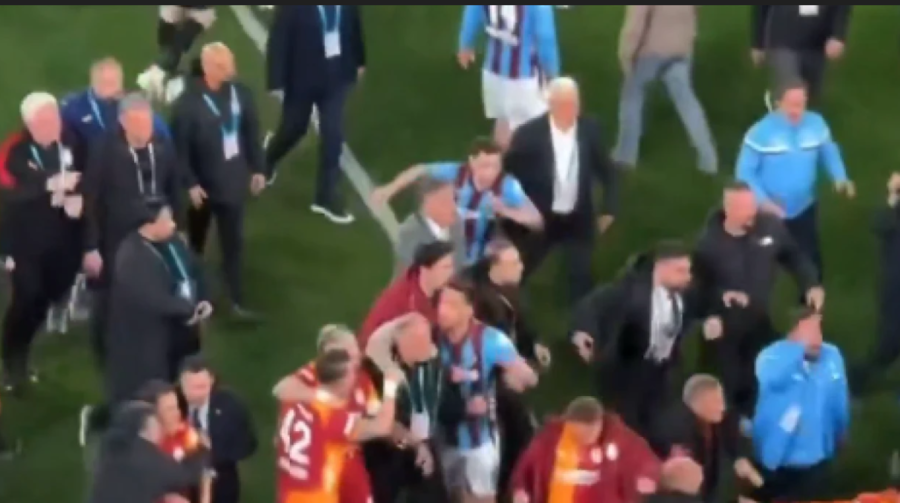 Ξύλο και ένταση στο Τραμπζονσπόρ - Γαλατασαράι (video)